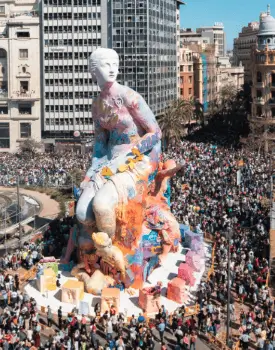 Publicidad exterior en Fallas de Valencia