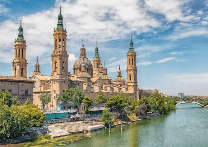 Publicidad exterior en la ciudad de Zaragoza