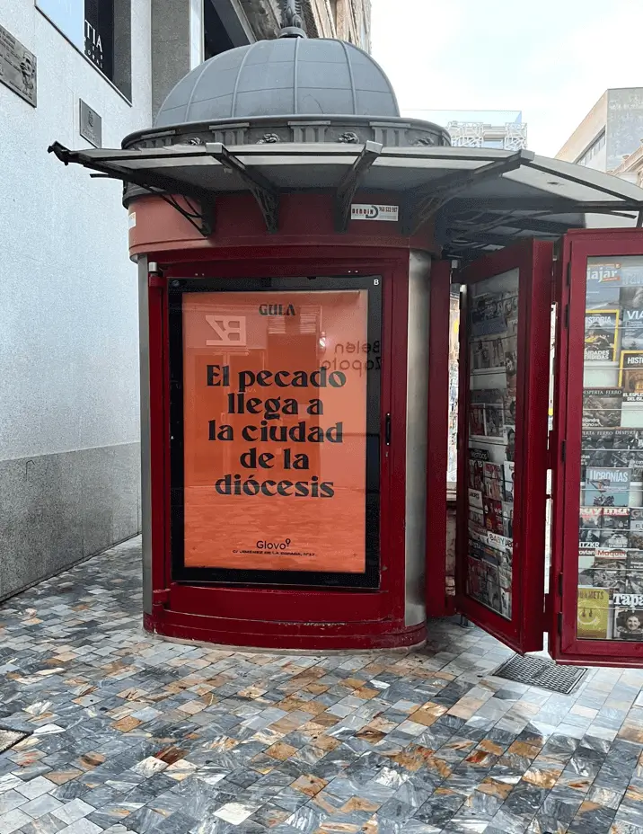 quiosco de mupi exterior en Molina